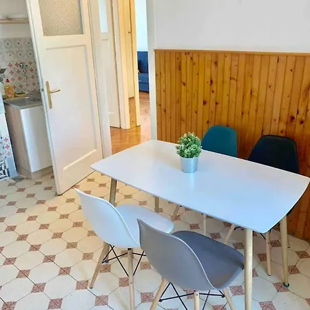 Center Apartment Split